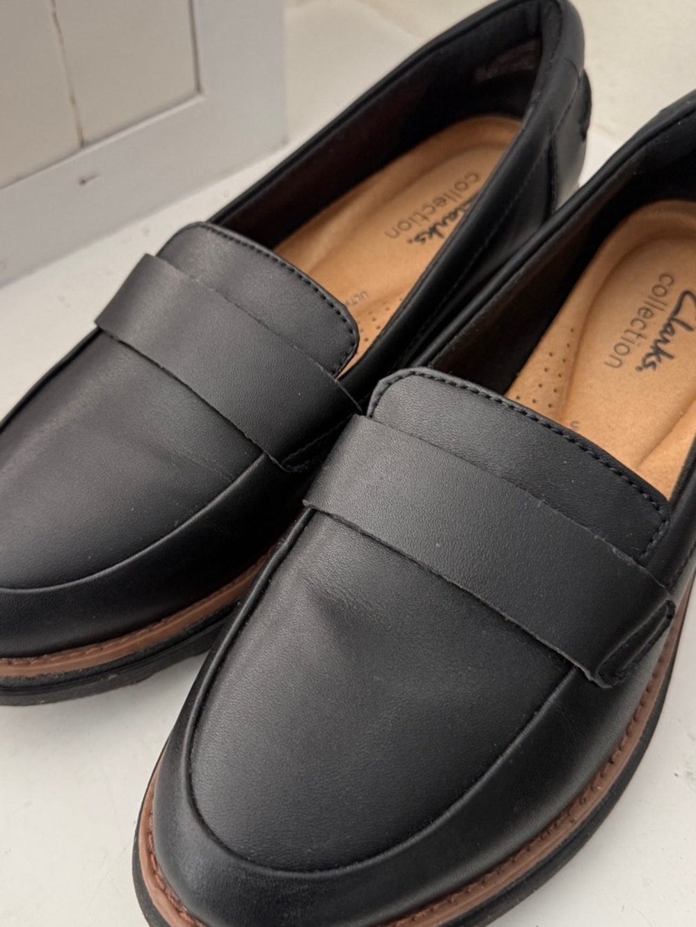 Clarks Black Leather Penny Loafers with Brown Trim Size 6.5